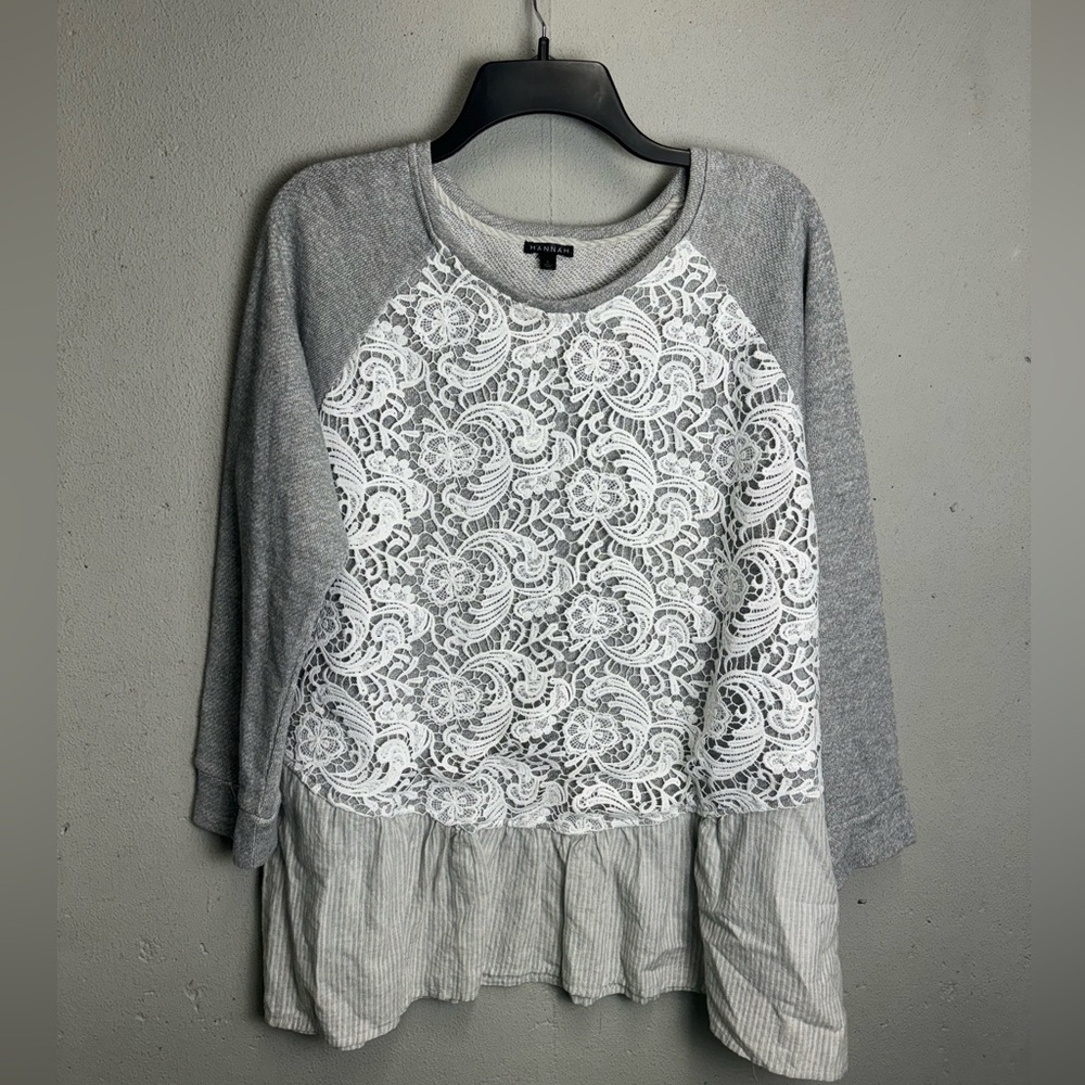 Women’s Grey and White Floral Shirt Sizee Large